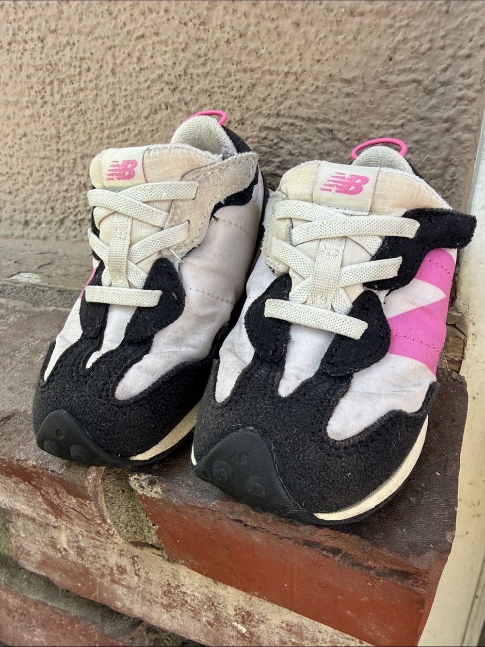 New Balance Kids Pink, Black & Cream Retro Runner Sneakers